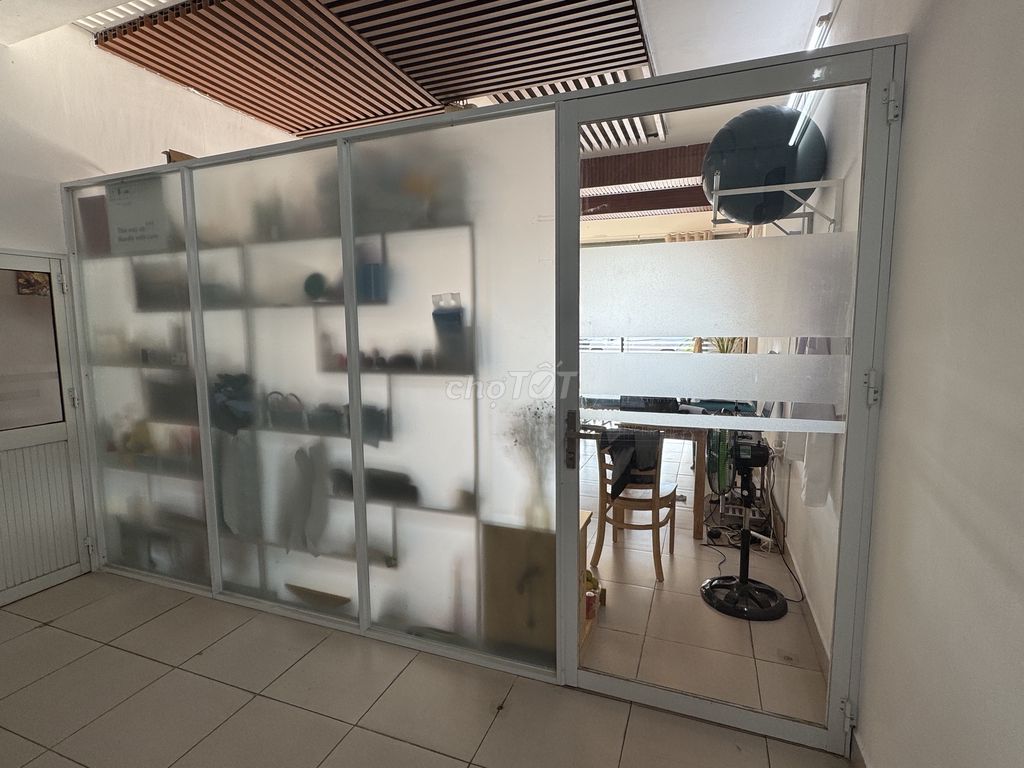 Vách cửa nhôm kính Mới 99%. Mua bán Nội thất, đồ gia dụng khác tại Thành phố Thủ Đức Tp Hồ Chí Minh được đăng bởi Dương Uyên hình 1