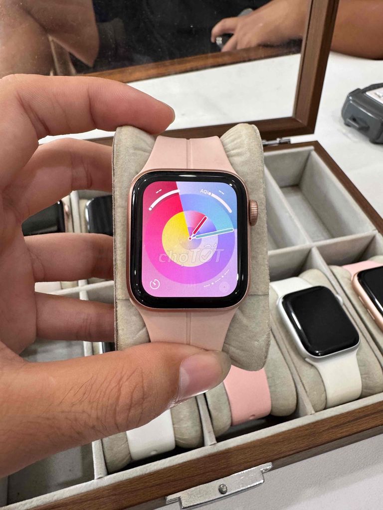 Apple Watch SE 40mm Hồng. Mua bán Thiết bị đeo thông minh tại Quận Thanh Khê Đà Nẵng được đăng bởi Apple Watch Chính Hãng SO1 DaNang hình 1