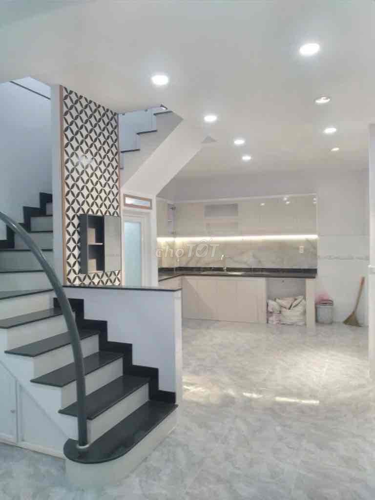 NHÀ ĐẸP 30m2 ,NGANG 4,2 SÁT MẶT TIỀN LÊ HỒNG PHONG QUẬN 5 GIÁ 5 TỶ