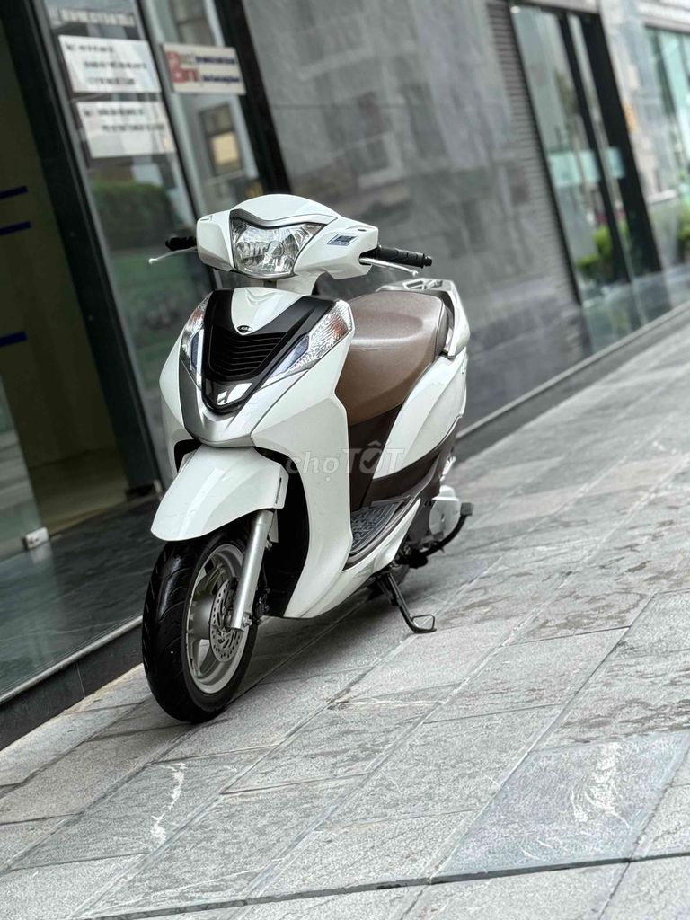 Lead125 Trắng Nâu Nguyên Bản đẹp biển Hn Lead. Mua bán Xe máy tại Quận Ba Đình Hà Nội được đăng bởi Xe Máy Nam Thi hình 2