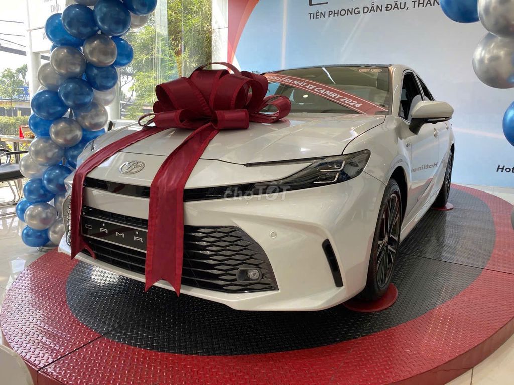Гибридный белый бензиновый электрический гибрид Toyota Camry 2.5 HYBRID