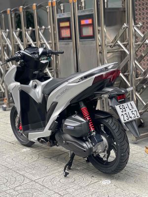 Honda Click 150 Thái Lan màu bạc bstp chính chủ. Mua bán Xe máy tại Quận 1 Tp Hồ Chí Minh được đăng bởi  bảo huy
