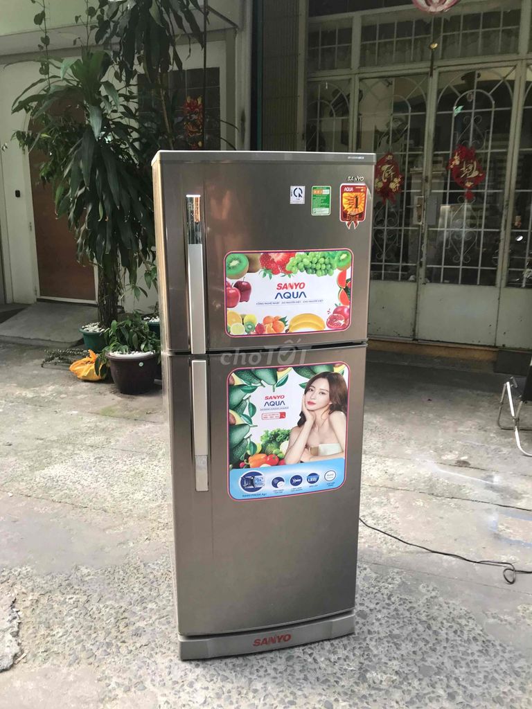 Tủ lạnh Sanzo rất to 250 l đang dùng rất tốt