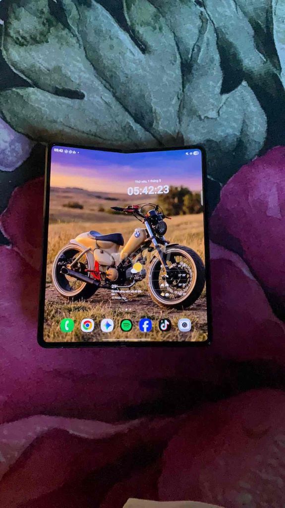 Samsung Z Fold 3 Hàn Quốc Hỏng màn hình ngoài. Mua bán Điện thoại tại Thành phố Huế Thừa Thiên Huế được đăng bởi Lê Nghi Việt Nhân hình 1