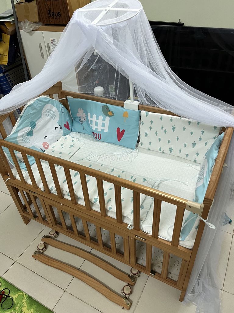 Nôi cũi đa năng Chilux Gỗ Nâu. Mua bán Mẹ và bé tại Quận Hải Châu Đà Nẵng được đăng bởi Hân hình 1