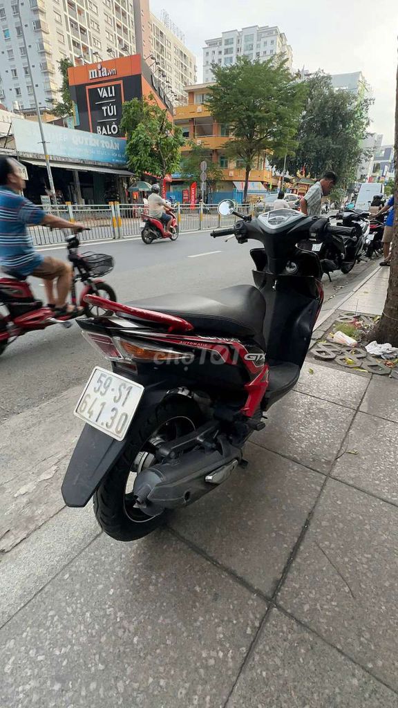 Yamaha Luvias 2013 Đỏ đen 90% mới. Mua bán Xe máy tại Quận Tân Phú Tp Hồ Chí Minh được đăng bởi Tuanduy hình 3