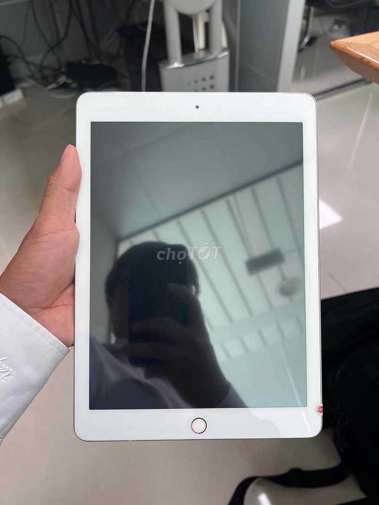 iPad Gen 5 32GB wifi + 4g. Mua bán Máy tính bảng tại Thành phố Long Xuyên An Giang được đăng bởi Windy hình 1