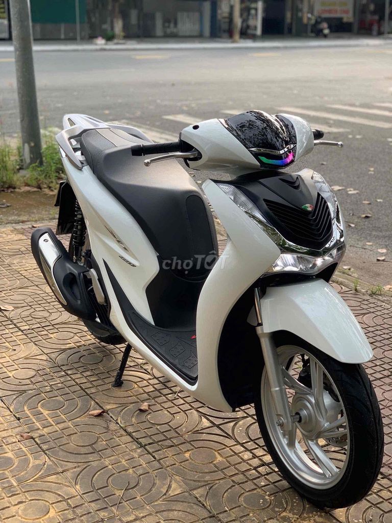 Honda SH 125i 2021 Trắng 5.000km. Mua bán Xe máy tại Thành phố Sa Đéc Đồng Tháp được đăng bởi DUY CƯỜNG hình 1