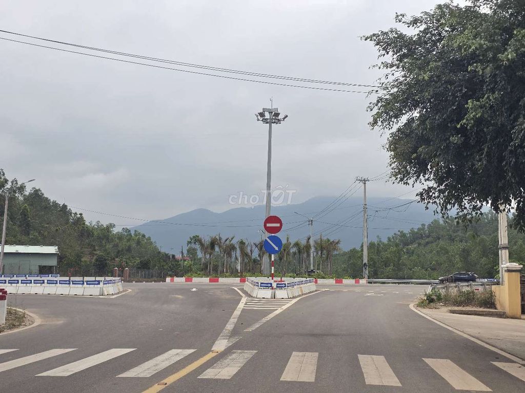 Cần bán lô đất sổ riêng ngay nhà văn hóa đồng sim, tây sơn Cần bán lô đất sổ riêng ngay nhà văn hóa đồng sim, tây sơn