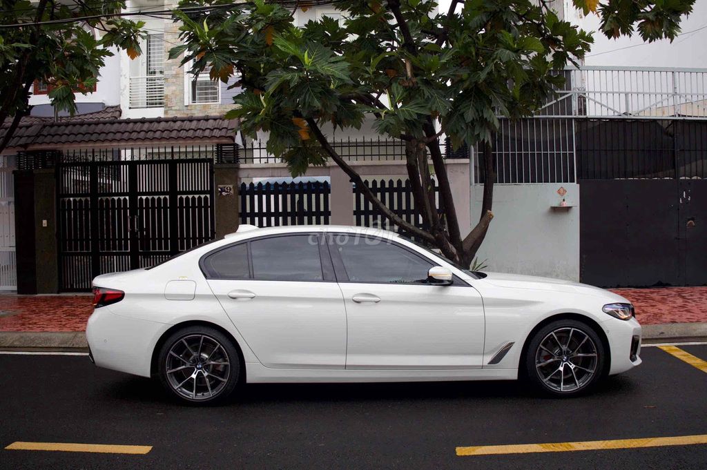 BMW 520i G30 model 2019. Mua bán Ô tô tại Quận 8 Tp Hồ Chí Minh được đăng bởi Khoa nguyễn hình 2
