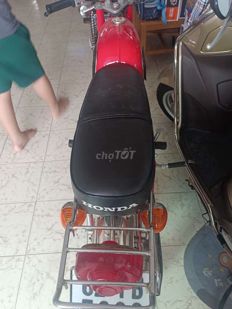 Красная Honda 67, 4-ступенчатая, экономичная