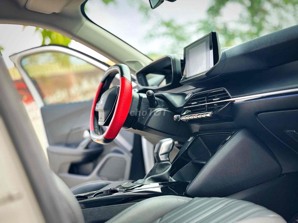 Peugeot 2008 GTline - trắng siêu đẹp siêu cá tính. Mua bán Ô tô tại Quận Cầu Giấy Hà Nội được đăng bởi Thái Hoàng Long Auto hình 11
