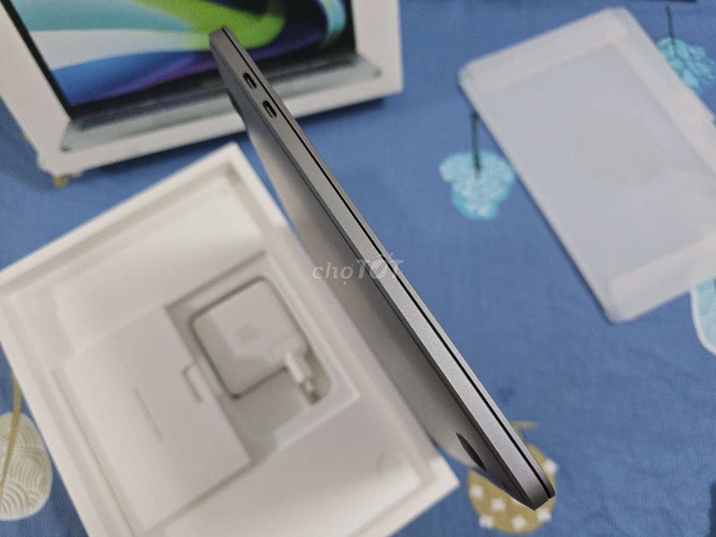 Macbook pro M2 đẹp 99% fullbox mới xạc 67 lần