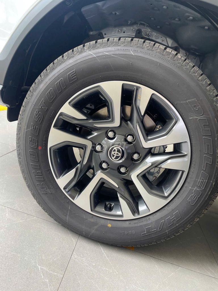 Fortuner Legender 2.4 AT- giảm trực tiếp tiền mặt. Mua bán Ô tô tại Quận 6 Tp Hồ Chí Minh được đăng bởi Tuấn TOYOTA HÙNG VƯƠNG hình 7