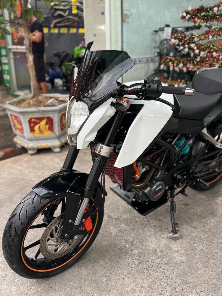 KTM Duke 200 Trắng Đen 21000 km. Mua bán Xe máy tại Quận Bình Tân Tp Hồ Chí Minh được đăng bởi Việt Motor Bình Tân hình 7