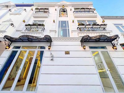 Nhà 3 tầng trục chính hẻm kinh doanh - Cách trường ĐH Y Dược 500m