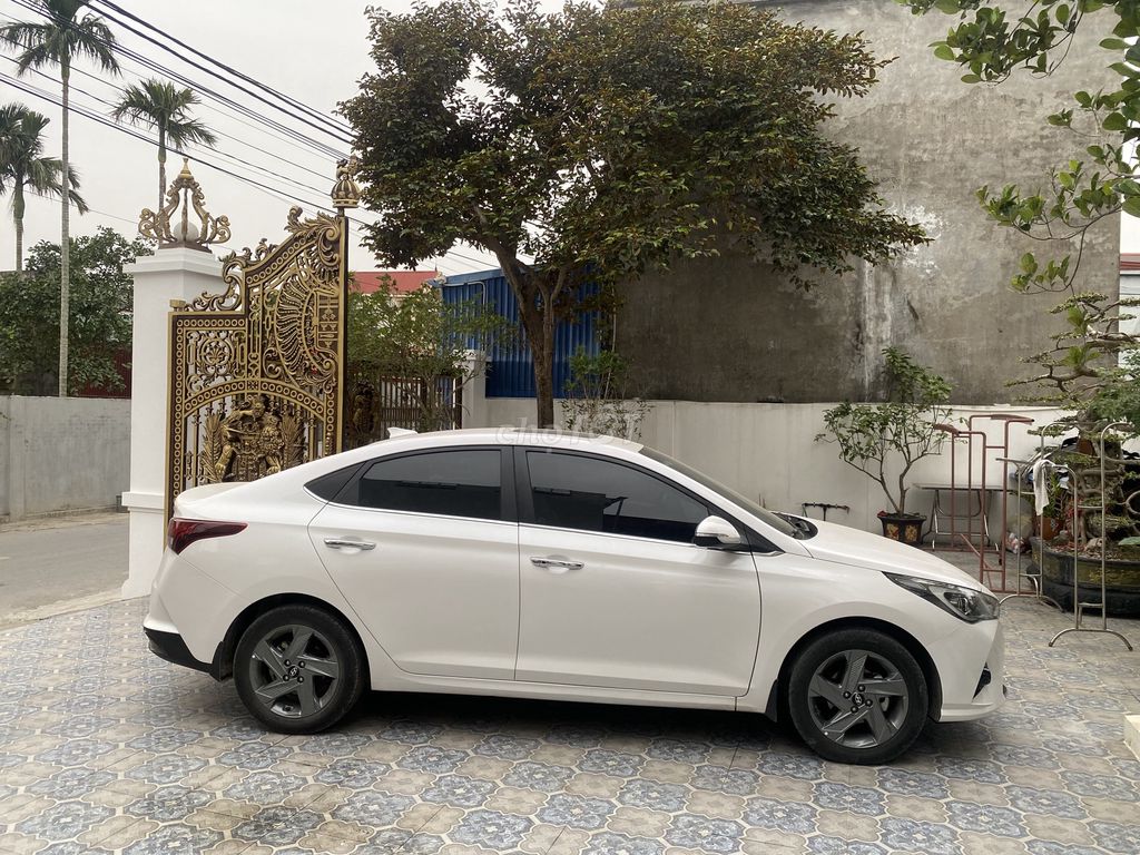 Hyundai Accent 2022 1.4 AT - 39000 km