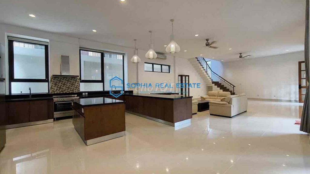 Rent · 5 bd · 400 м² · Thành phố Thủ Đức, ул. Đường Nguyễn Văn Hưởng