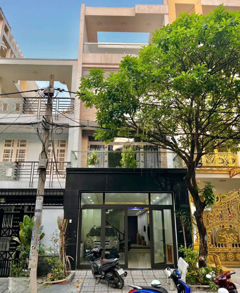 nhà full nội thất 5 x 20 có 3 lầu 5pn 5wc sân thượng 