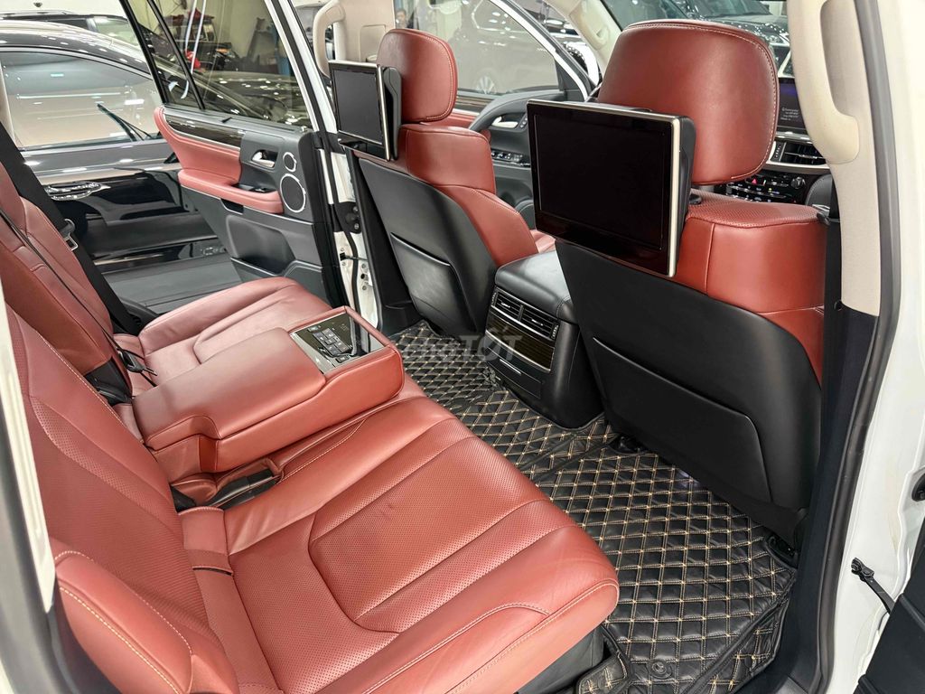 Lexus LX570 2018 Trắng 93000 km. Mua bán Ô tô tại Quận Tân Bình Tp Hồ Chí Minh được đăng bởi Nguyễn Văn Lâm hình 19