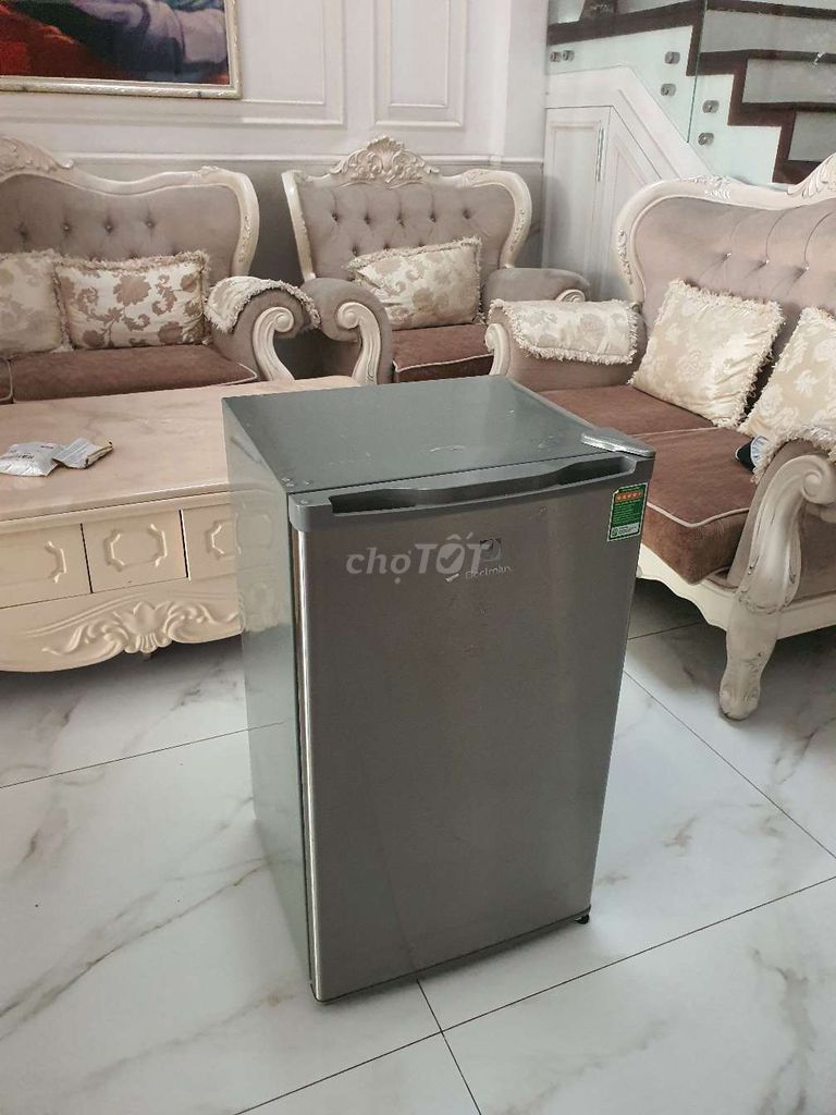 Tủ lạnh electrolux còn mới 90L giá tốt