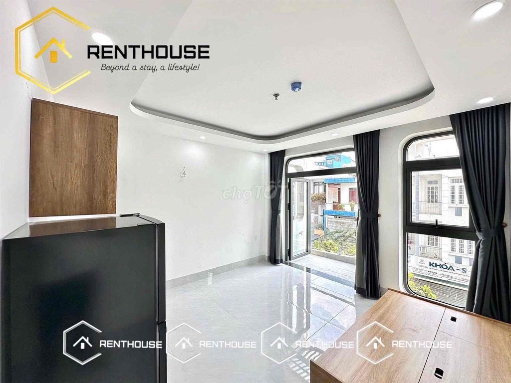 Studio ban công đầy đủ nội thất