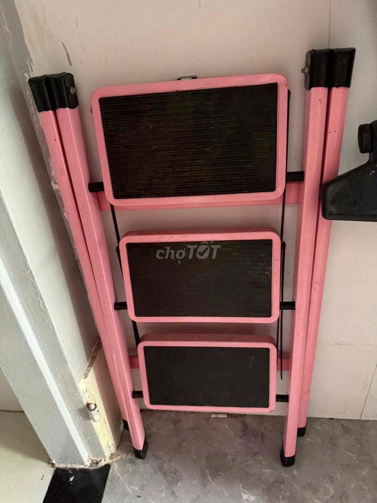 Thang gấp 3 bậc Hồng Kim loại. Mua bán Nội thất, đồ gia dụng khác tại Thành phố Biên Hòa Đồng Nai được đăng bởi DC PETHOUSE hình 1