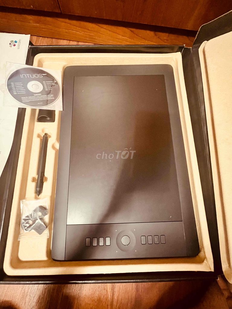 Bảng vẽ Wacom Intuos Pro màu đen