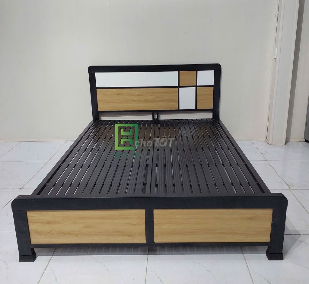 Giường Sắt Quang Hùng Đa Dạng Đen Vân Gỗ Trắng. Mua bán Giường, chăn ga gối nệm tại Quận Bình Tân Tp Hồ Chí Minh được đăng bởi Nội Thất Quang Hùng TD hình 1