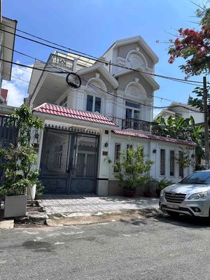 Cho thuê biệt thự đối diện công viên đg số 30 full nội thất giá. 50tr