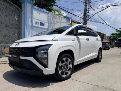 Hyundai Stargazer 1.5 AT 7 chỗ bản đặc biệt