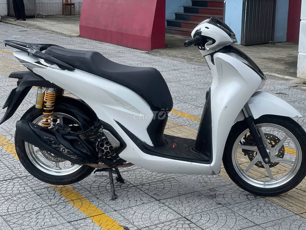 Honda SH 160 2023 Красивый белый кенг с пожертвованием