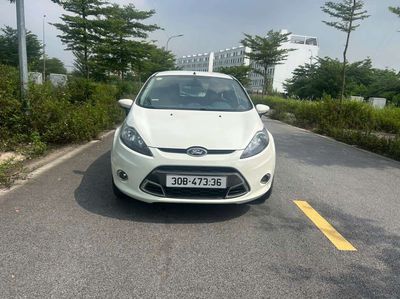 Ford Fiesta Trắng Tự động 5 chỗ