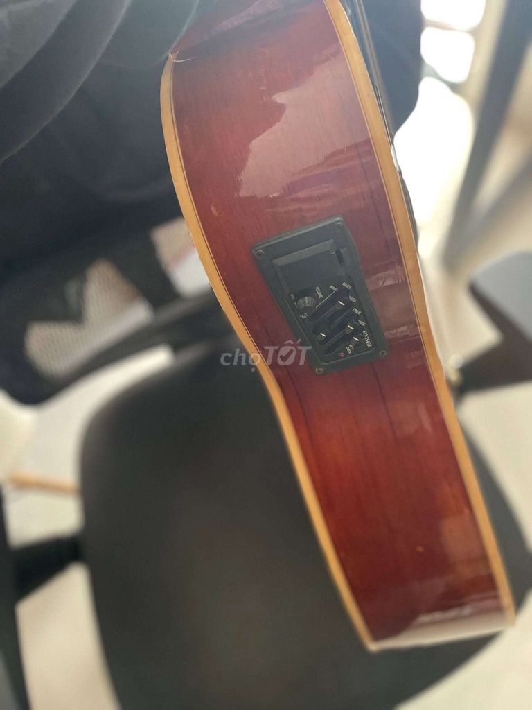 Đàn guitar gỗ màu nâu. Mua bán Nhạc cụ tại Thành phố Bắc Ninh Bắc Ninh được đăng bởi khôi nguyễn hình 1