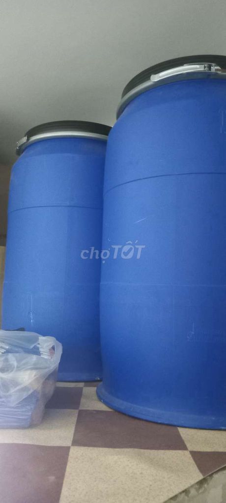 2 phuy nhựa HDPE loại 220l dẻo dày còn rất mới