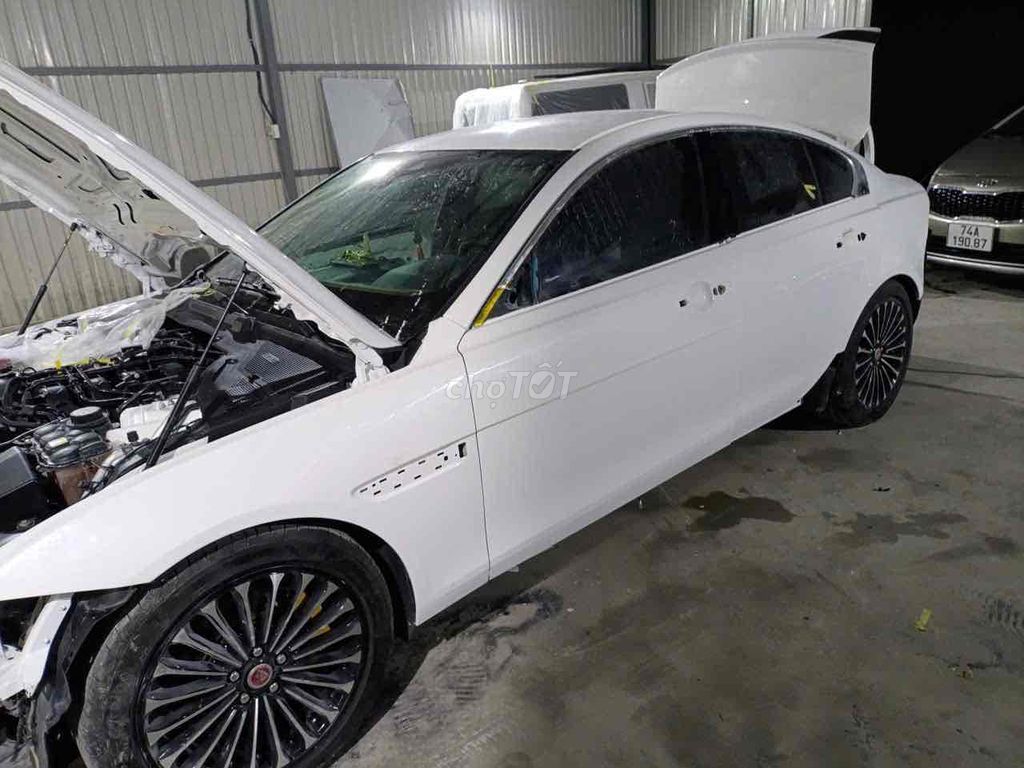 Jaguar XE 2016 - 93000 km. Mua bán Ô tô tại Quận 4 Tp Hồ Chí Minh được đăng bởi đạt hình 3