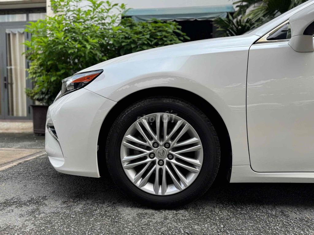 Lexus ES 250 2.5L 2015 60.000km. Mua bán Ô tô tại Quận Gò Vấp Tp Hồ Chí Minh được đăng bởi Thức hình 2