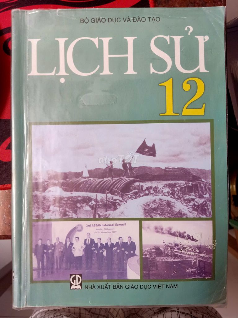 Sách giáo khoa Lịch sử 12