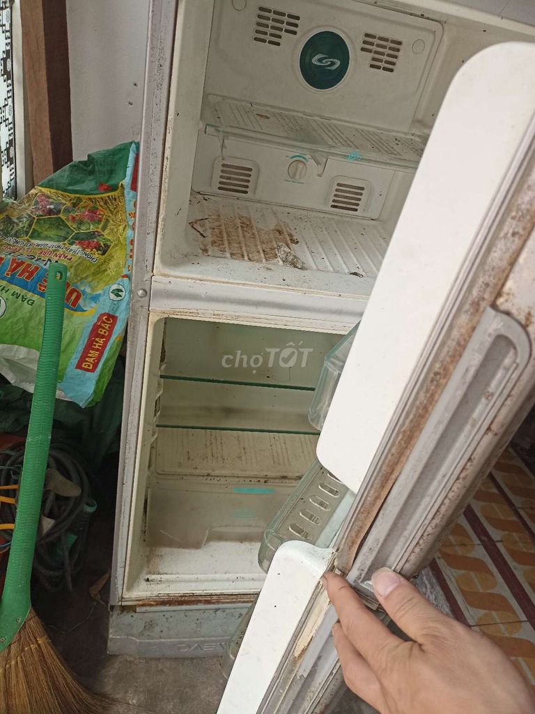 Tủ lạnh Daewoo hơn trăm lít Xám Đã sử dụng. Mua bán Tủ lạnh tại Quận Hà Đông Hà Nội được đăng bởi Nguyễn Minh hình 1