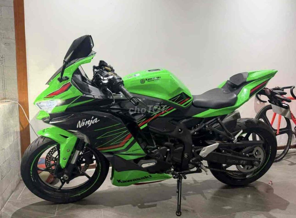 Мотоцикл Kawasaki Ninja, зеленый, 260 км