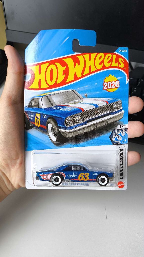 Mô hình xe Hot Wheels 1963 Ford Galaxie Xanh dương