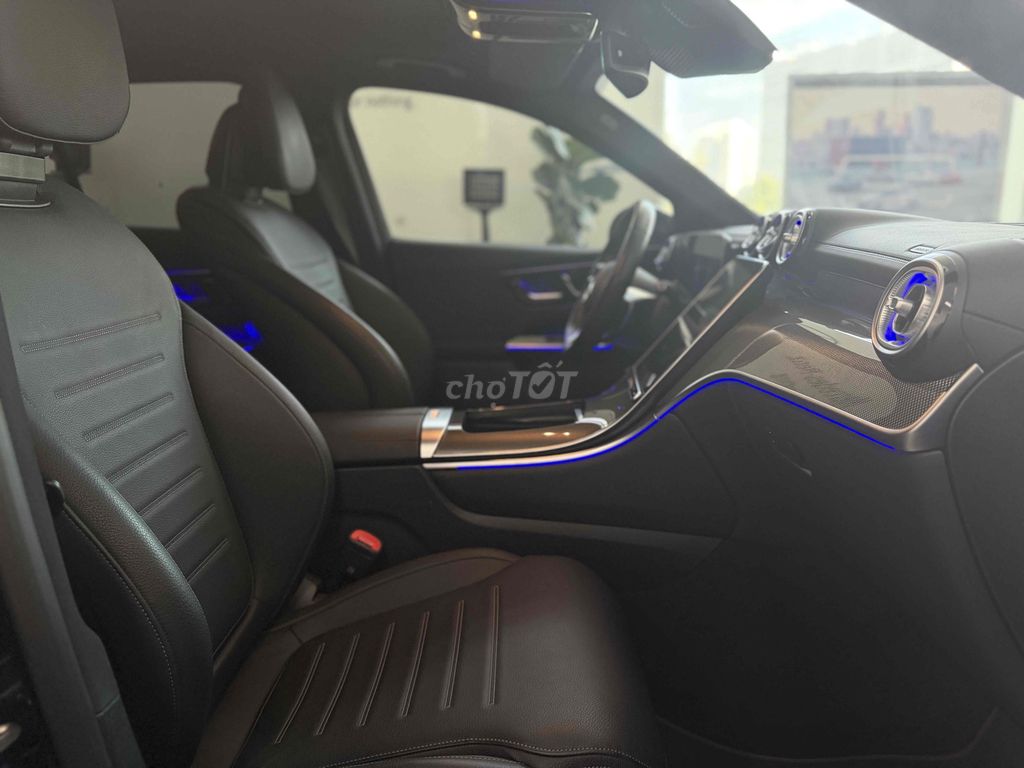 Mercedes GLC 300 Siêu lướt chính hãng còn bảo hanh. Mua bán Ô tô tại Quận 7 Tp Hồ Chí Minh được đăng bởi Huy Huỳnh hình 4