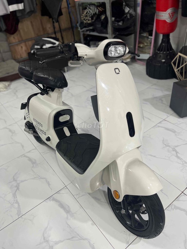 Xe máy điện Yadea Vc plus 2025 Trắng