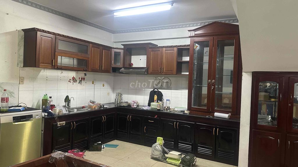 Tủ bếp Gỗ Cổ điển Nâu. Mua bán Tủ, kệ gia đình tại Quận Cẩm Lệ Đà Nẵng được đăng bởi Chị Vân hình 1