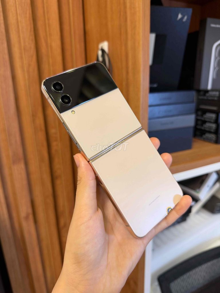 Samsung Z Flip4 128GB Vàng kem. Mua bán Điện thoại tại Quận Cầu Giấy Hà Nội được đăng bởi Thanh Thoa hình 1