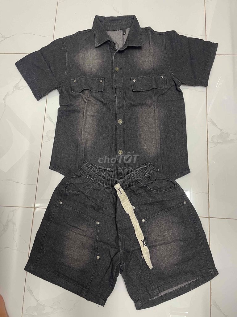 Bộ quần áo Jean Đen M Unisex. Mua bán Quần áo tại Thành phố Long Xuyên An Giang được đăng bởi alex Truong hình 1
