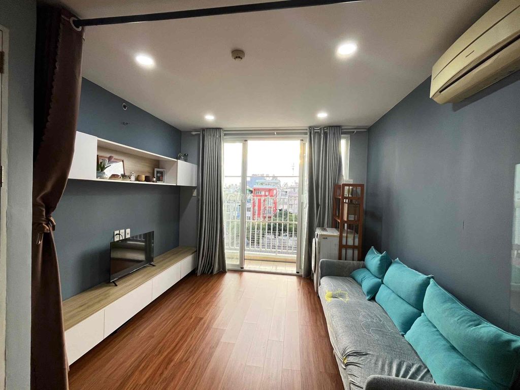 Cho thuê gấp CHCC 2PN Harmona, DT 77m2, view đẹp. Giá: 10 triệu