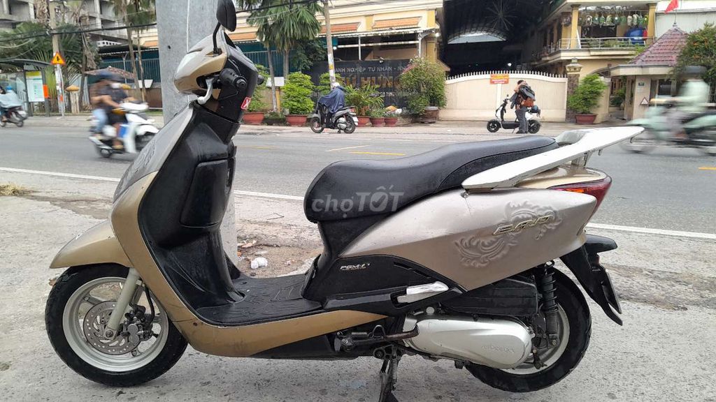 Honda Lead 110/2010 из бронзового золота