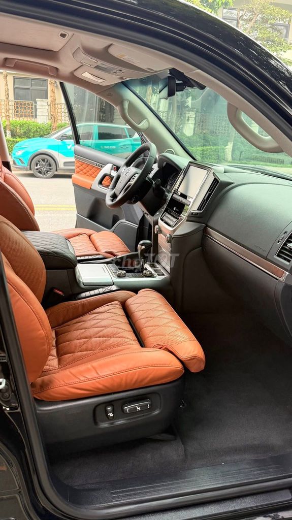Toyota Land Cruiser 4.6 V8 sản xuất 2020,4 ghế MBS. Mua bán Ô tô tại Quận Bắc Từ Liêm Hà Nội được đăng bởi Mr Hợi  hình 10