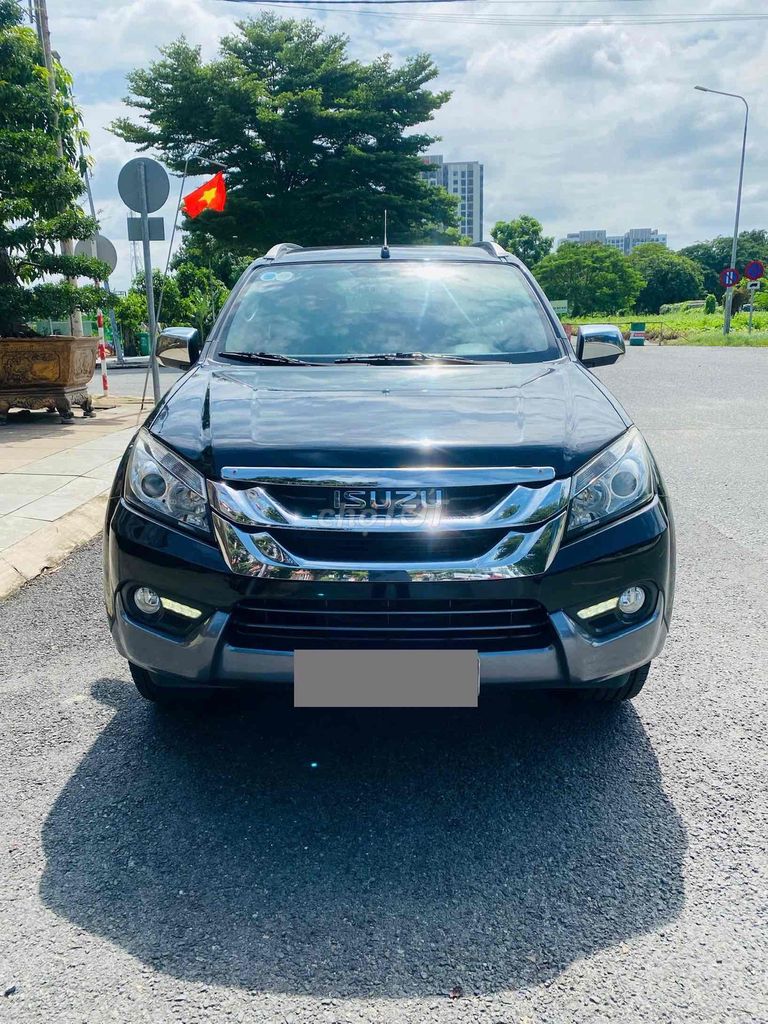 Isuzu Mu X 2016 3.0 AT máy dầu 7 chỗ